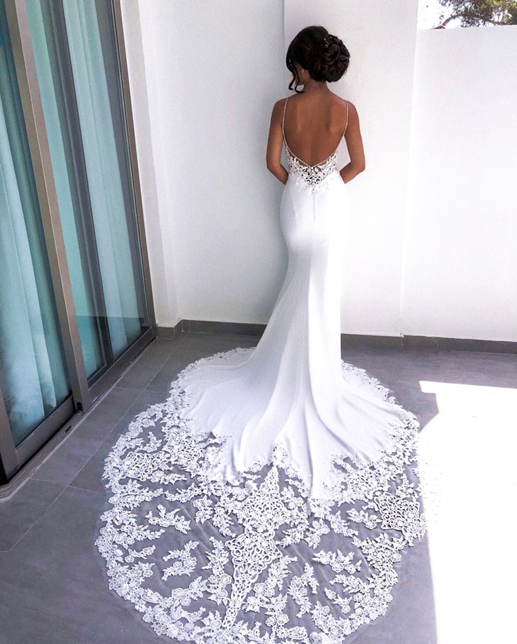Enzoani Juri with extended bespoke lace train Preloved Wedding Dress ...