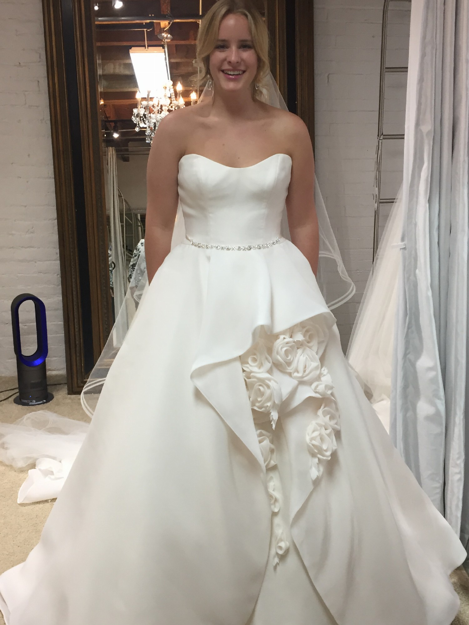 Maggie Sottero Bianca. Belt and Veil Included New Wedding