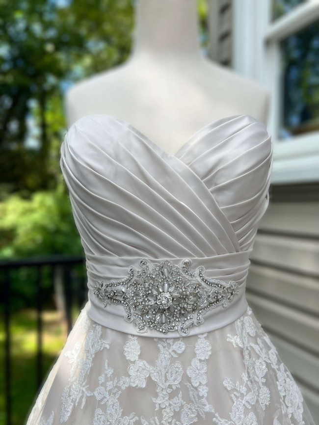 Allure Bridals Sample Wedding Dress - Stillwhite