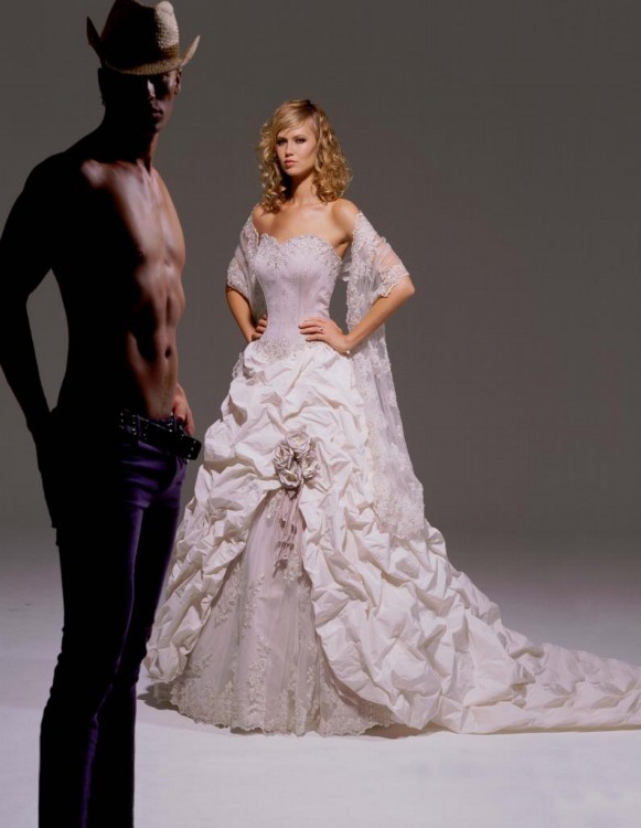 Ian stuart 2025 wedding dress cost