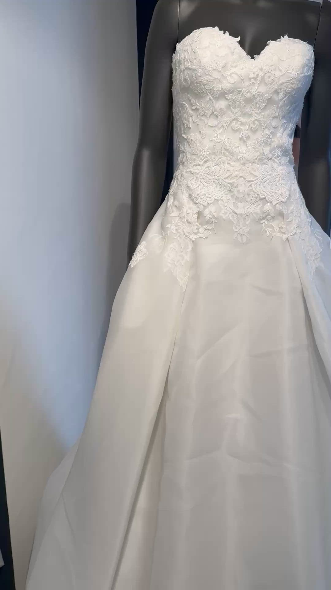 Justin Alexander, Timeless Wedding Dress - Boutique Sample - 88012D 