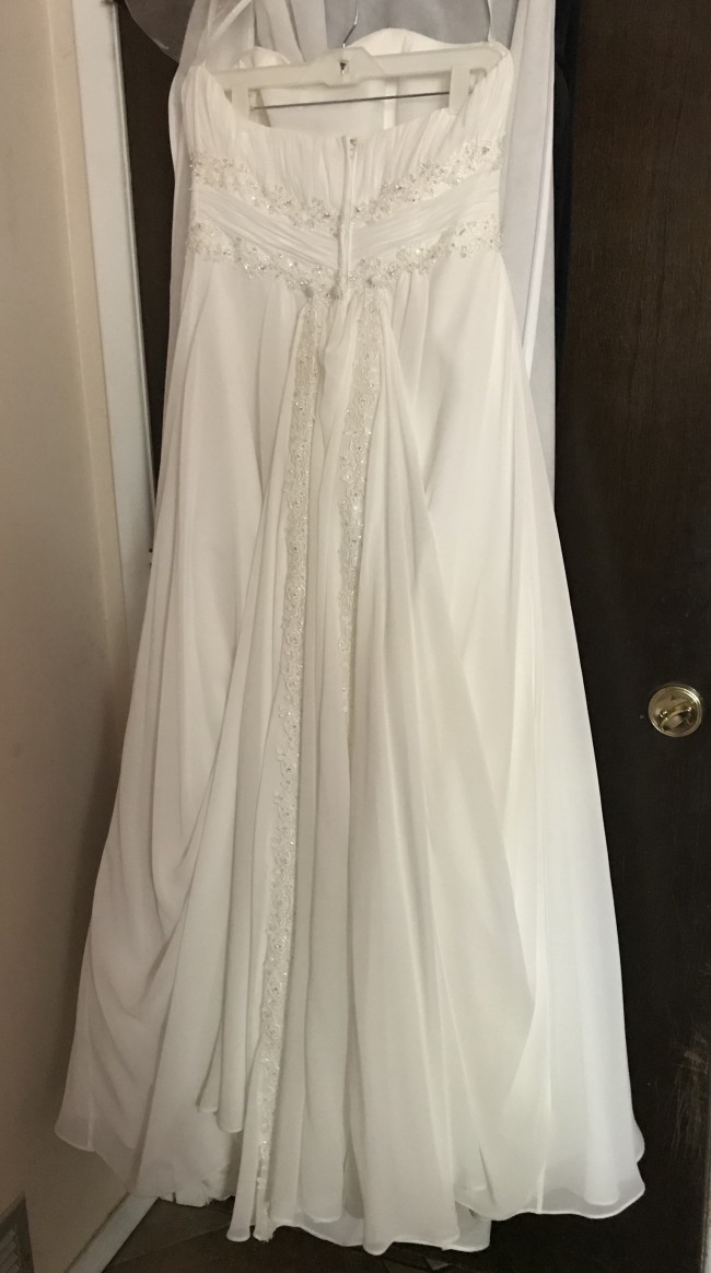 David's Bridal V9743 Second Hand Wedding Dress Save 60 Stillwhite