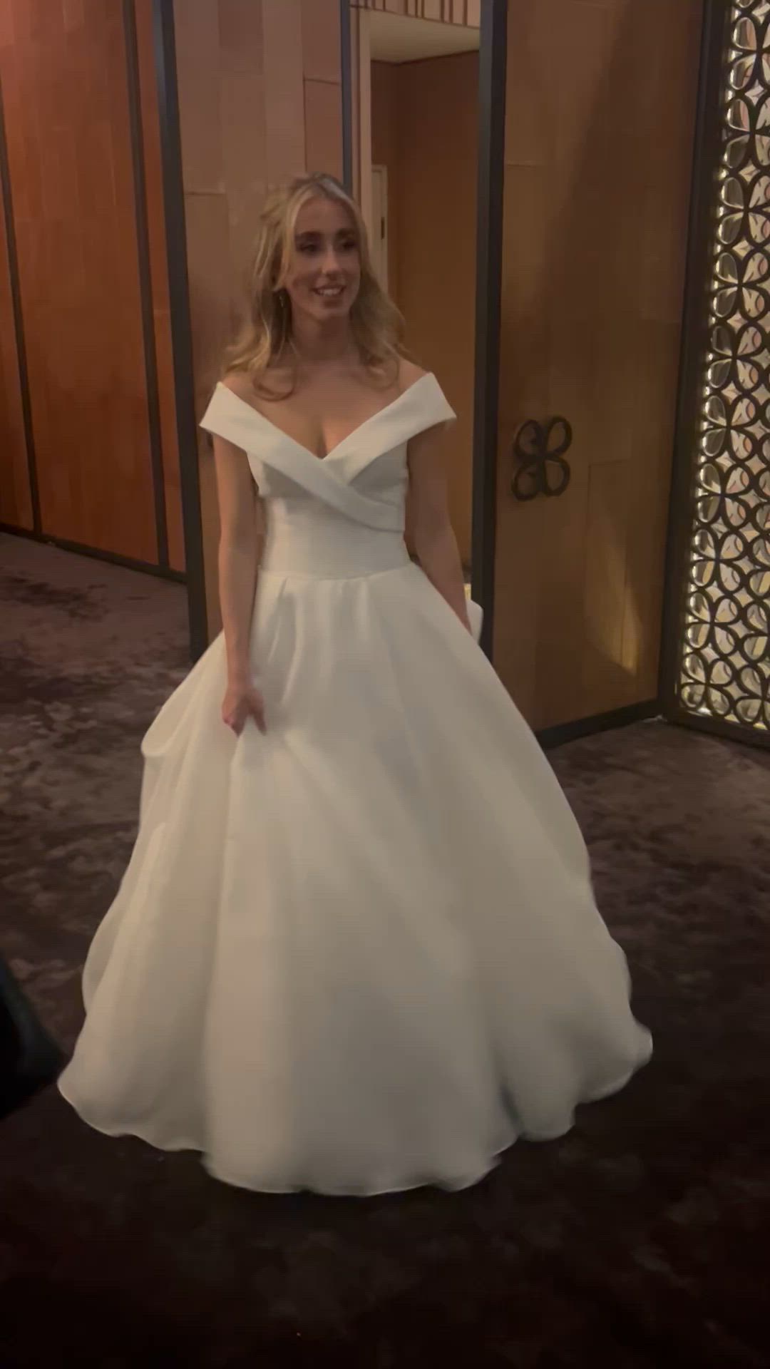 Pronovias, Farrah