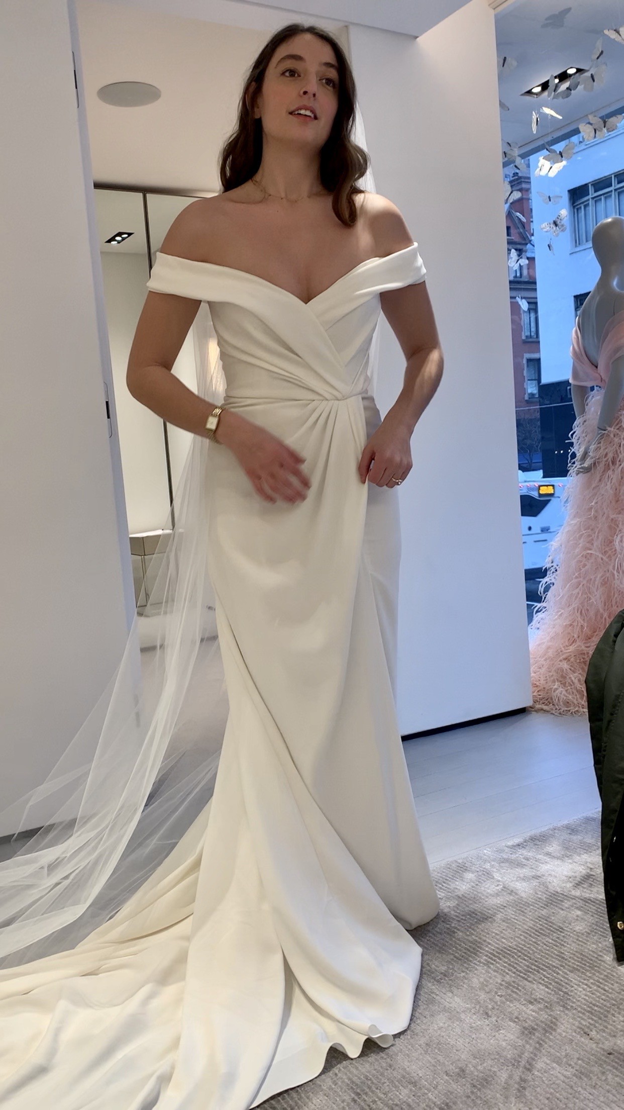 Featured image of post Monique Lhuillier Wedding Dresses 2020