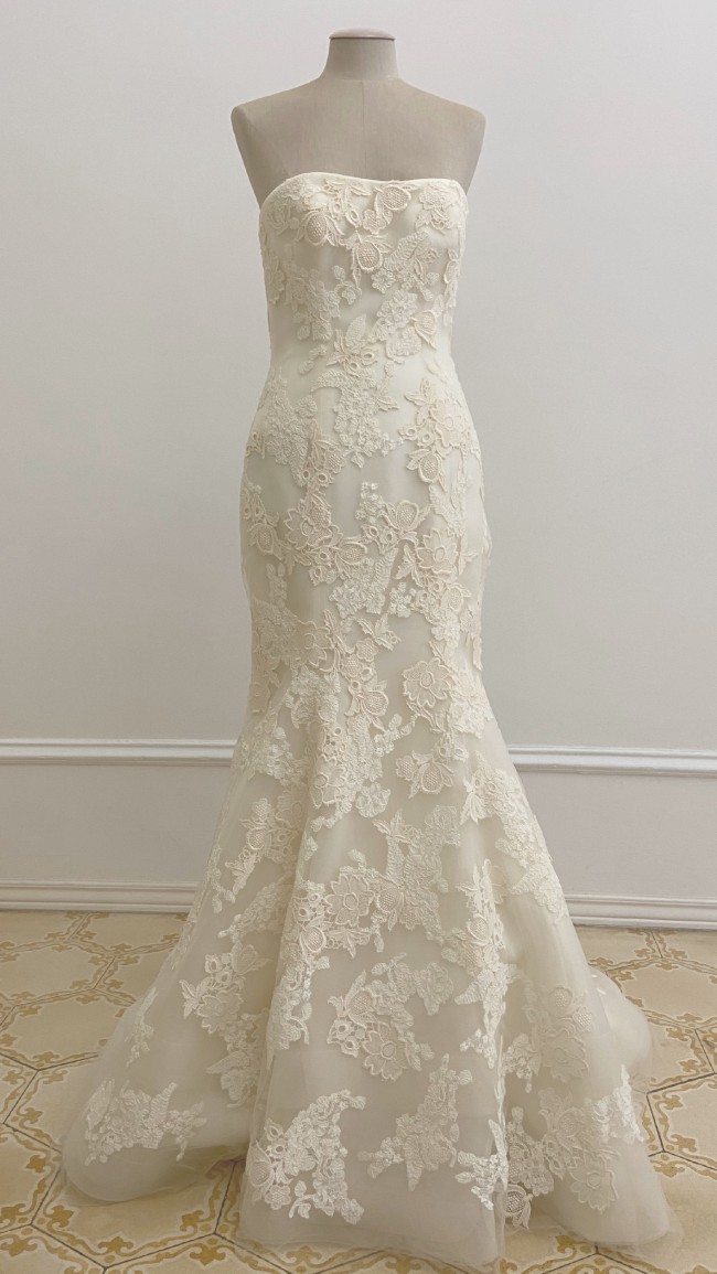 vera wang hilary