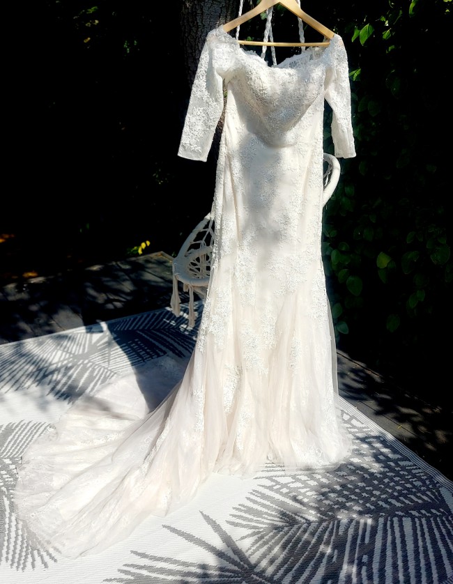 Mia Mia Bridal Sample Dress with 2 Tier Veil