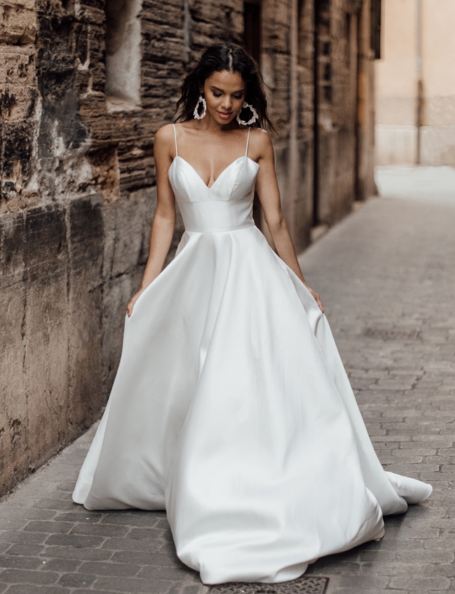 20 Clean & Simple Wedding Dress Designs – Stillwhite Blog