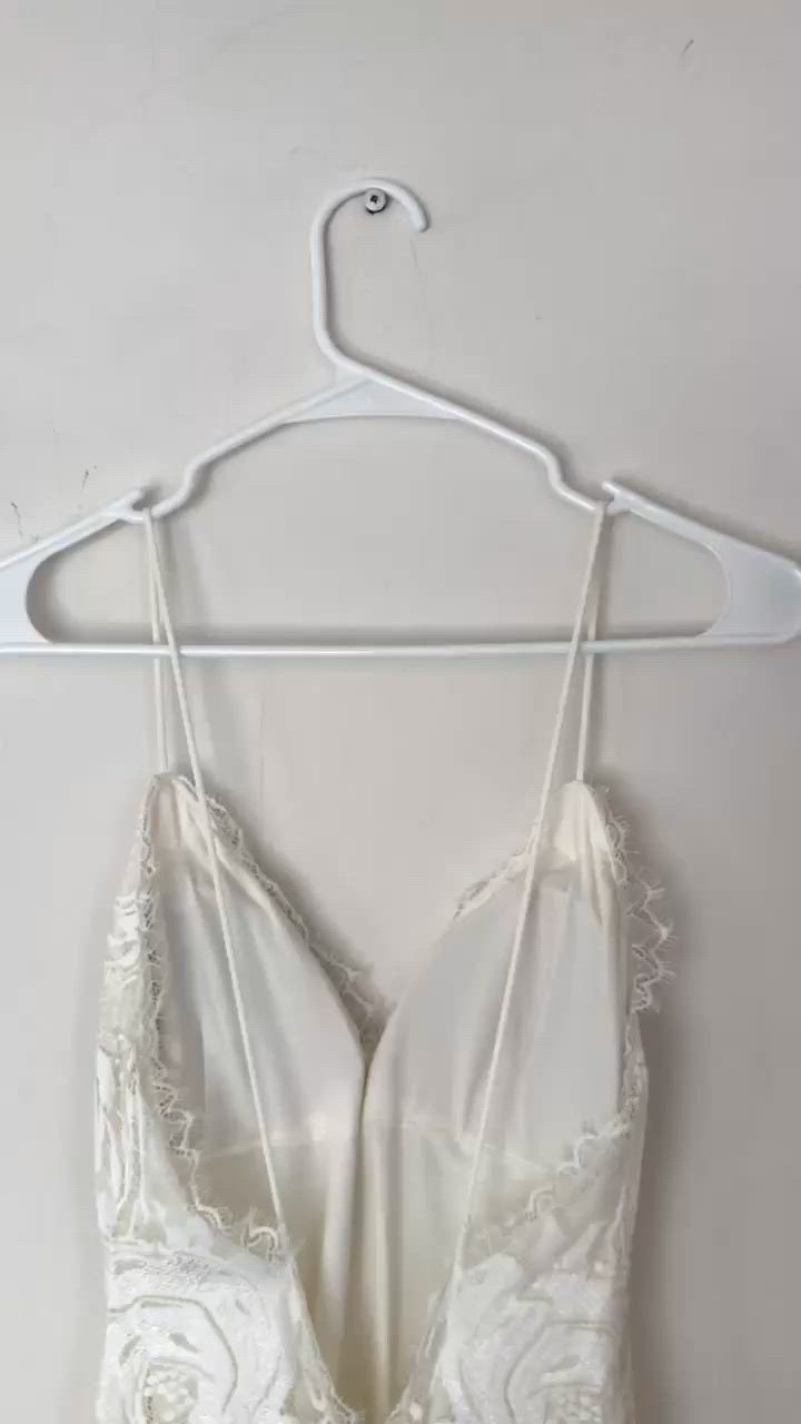 Grace Loves Lace, Clo