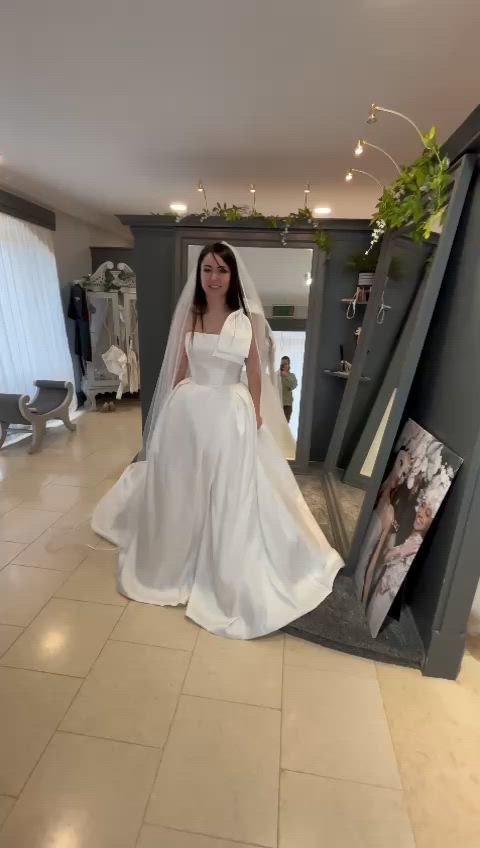 Vera Wang, Mira princess ballgown