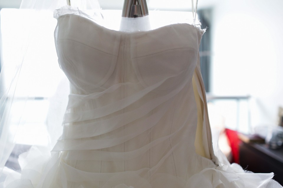 Vera Wang, Hayley Preloved Wedding Dress Save 65% - Stillwhite
