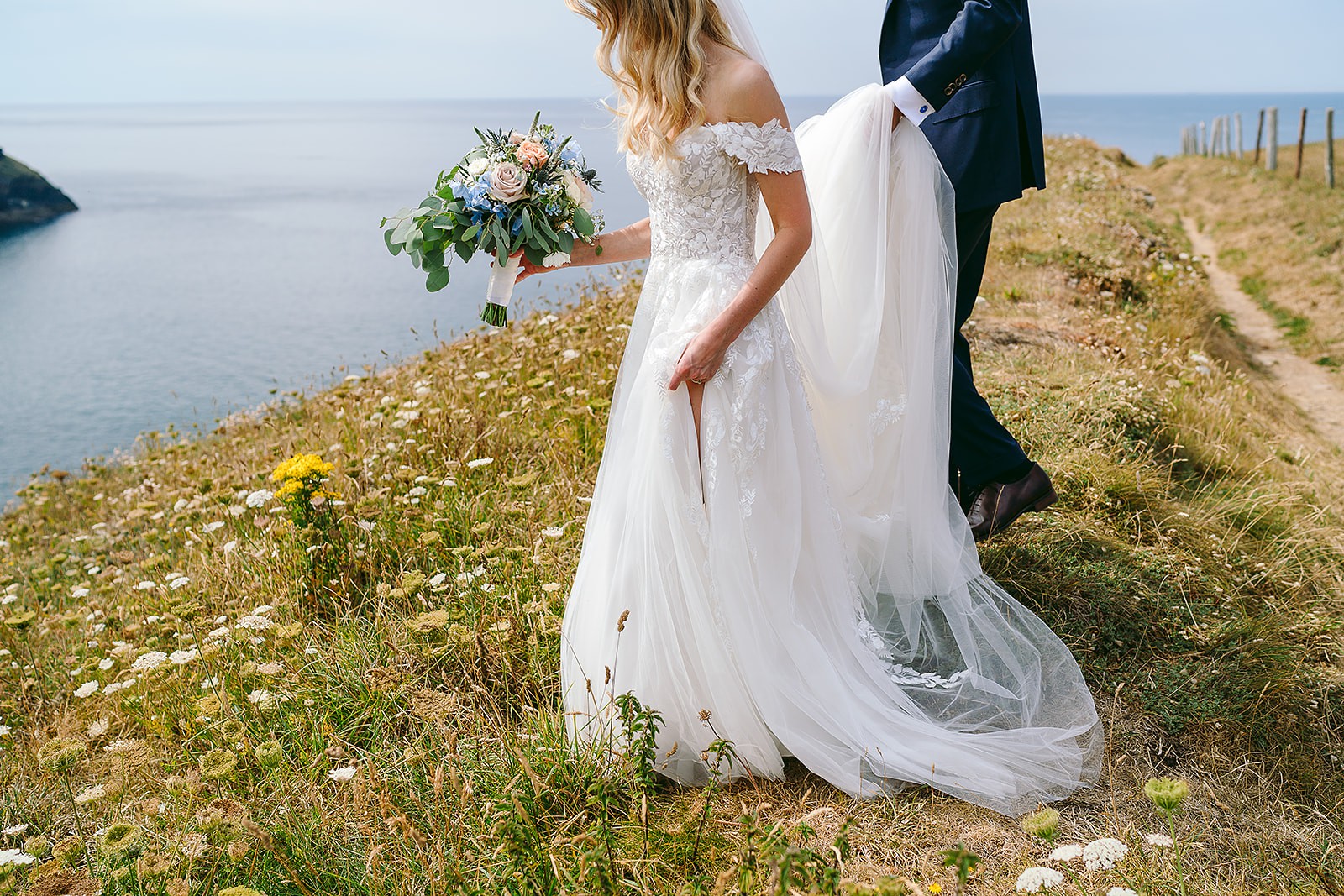 Justin Alexander  Carlee  Wedding Gown Dress w/ Veil, Size 8