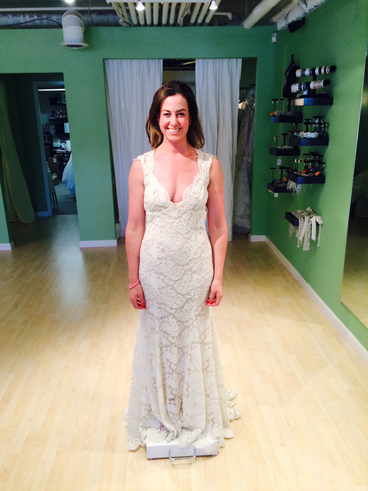 Monique Lhuillier, Scarlet Sample Wedding Dress Save 65% - Stillwhite