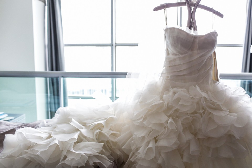 Vera Wang, Hayley Preloved Wedding Dress Save 65% - Stillwhite