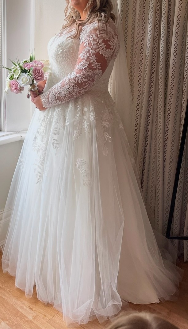 Tres Chic, Dutch Design Wedding Dress - Stillwhite