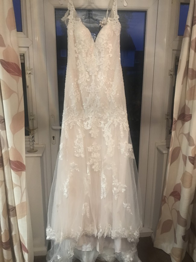Essense of Australia D2208 New Wedding Dress Save 44