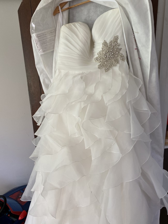 allure bridal 8862