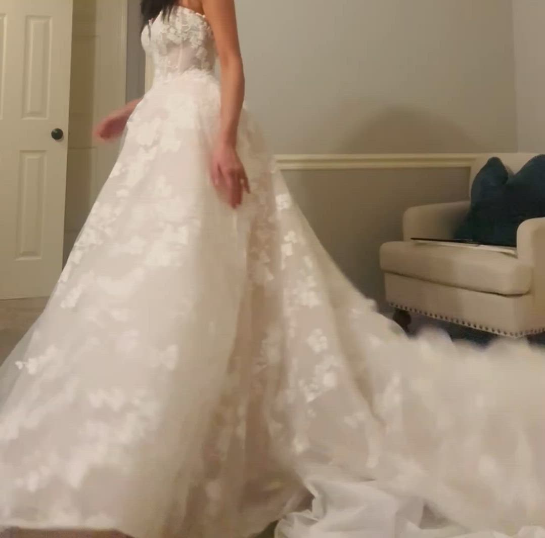 Monique Lhuillier, Easton