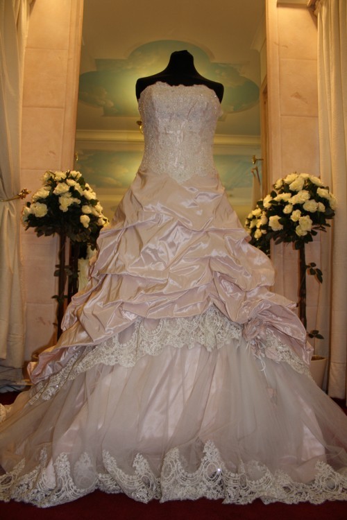 Ian stuart wedding sale dress sample sale