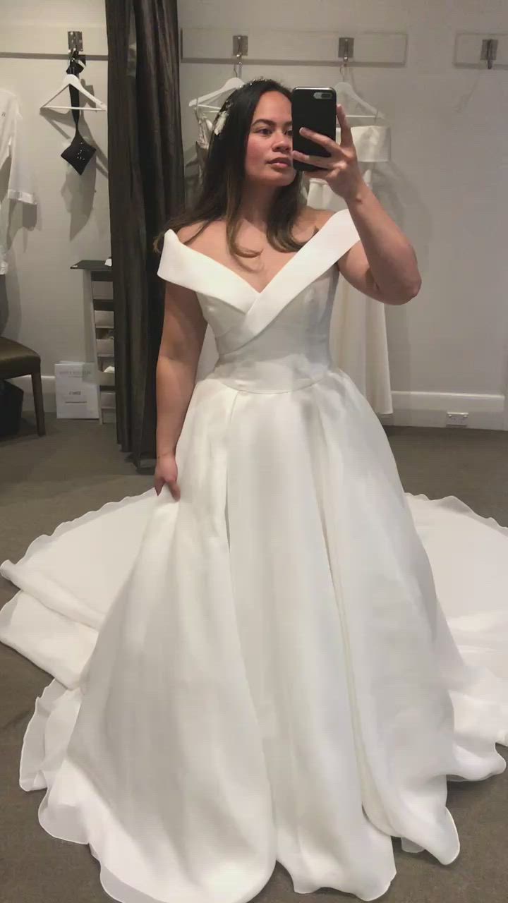 Pronovias, Farrah