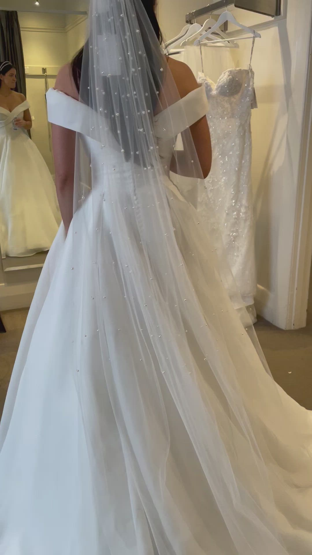 Pronovias, Farrah