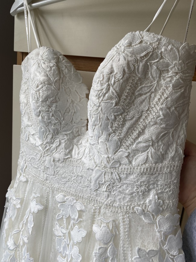 Essense of Australia D2752 New Wedding Dress Save 56% - Stillwhite