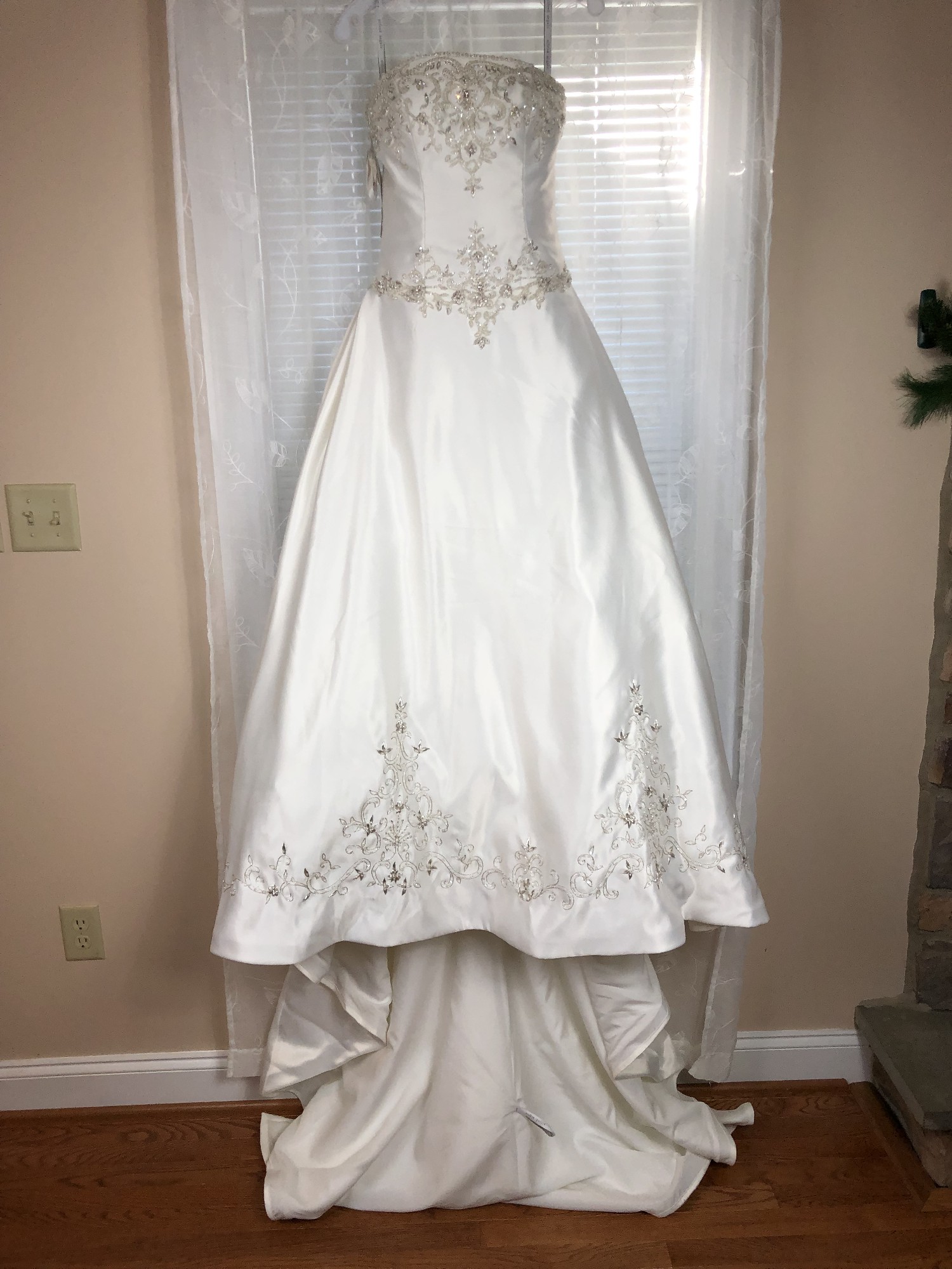 Alfred Angelo New Wedding Dress Save 85% - Stillwhite