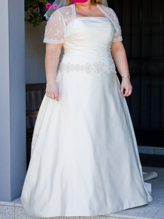 Oleg Cassini, Includes seperate beaded jacket Wedding Dress - Stillwhite