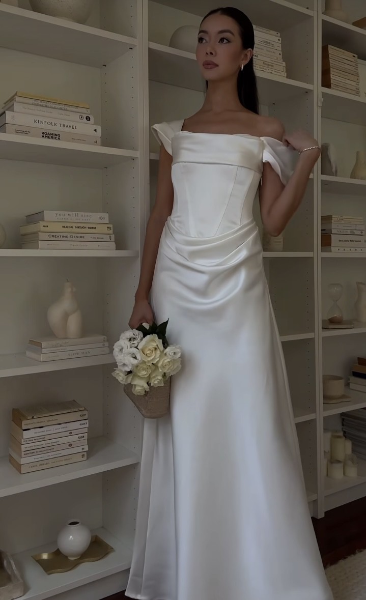 Meshki, LUNA New Wedding Dress Save 51% - Stillwhite