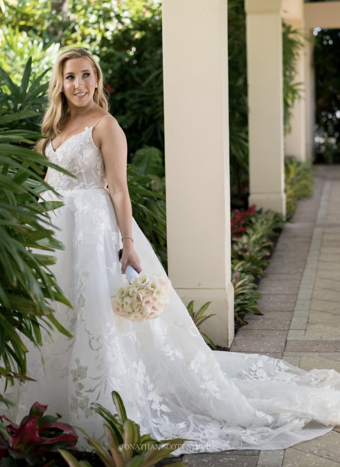 maeve lace dress monique lhuillier Monique Lhuillier | Unveiled Bridal Collection - MAEVE GOWN