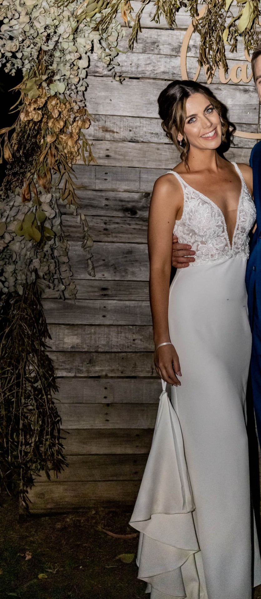 Made With Love River Crepe Preowned Wedding Dress Save 39