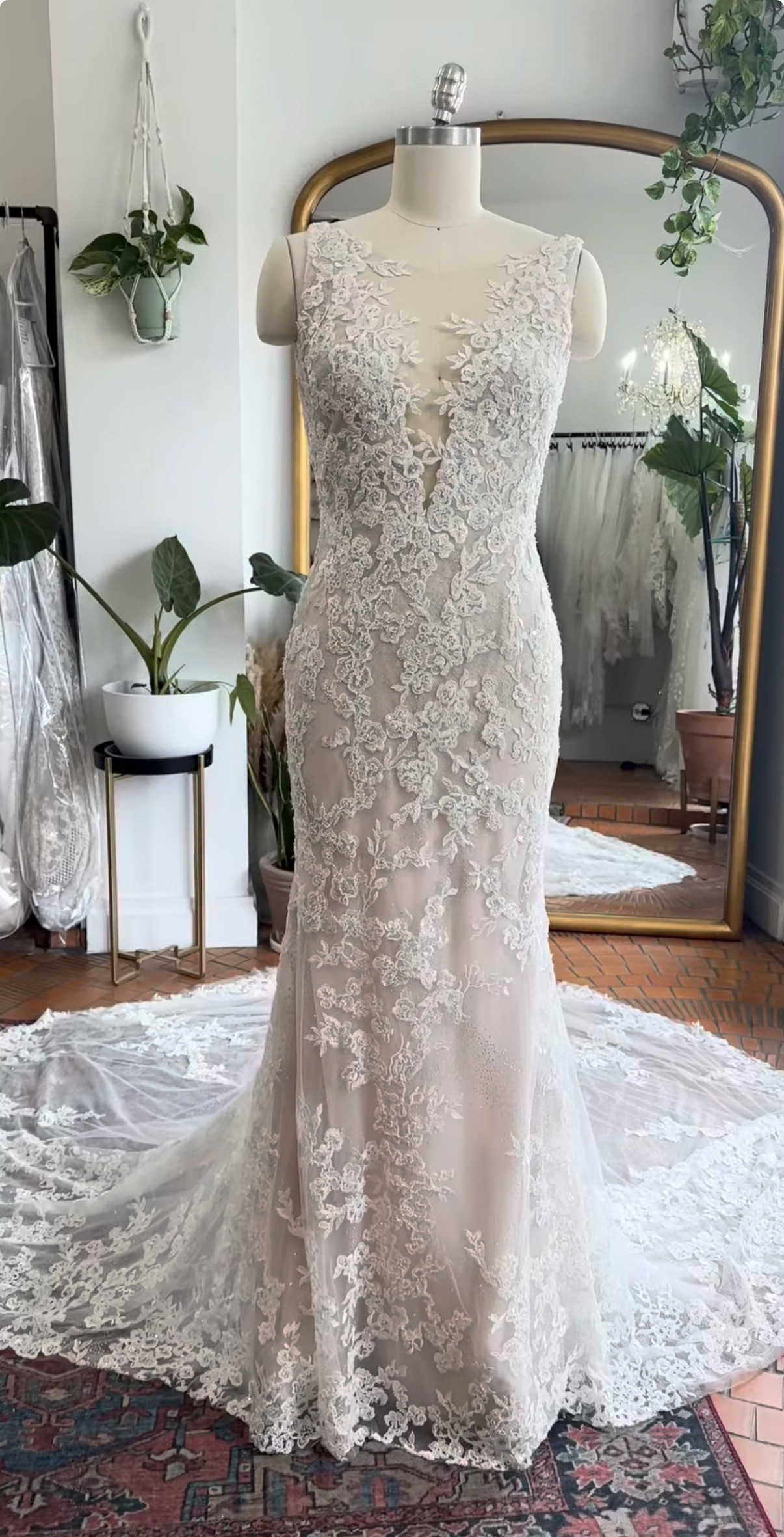 Atelier Pronovias, Dessay - Mermaid Gown (V-neck/V-back) - BRAND NEW! New Wedding  Dress Save 84% - Stillwhite
