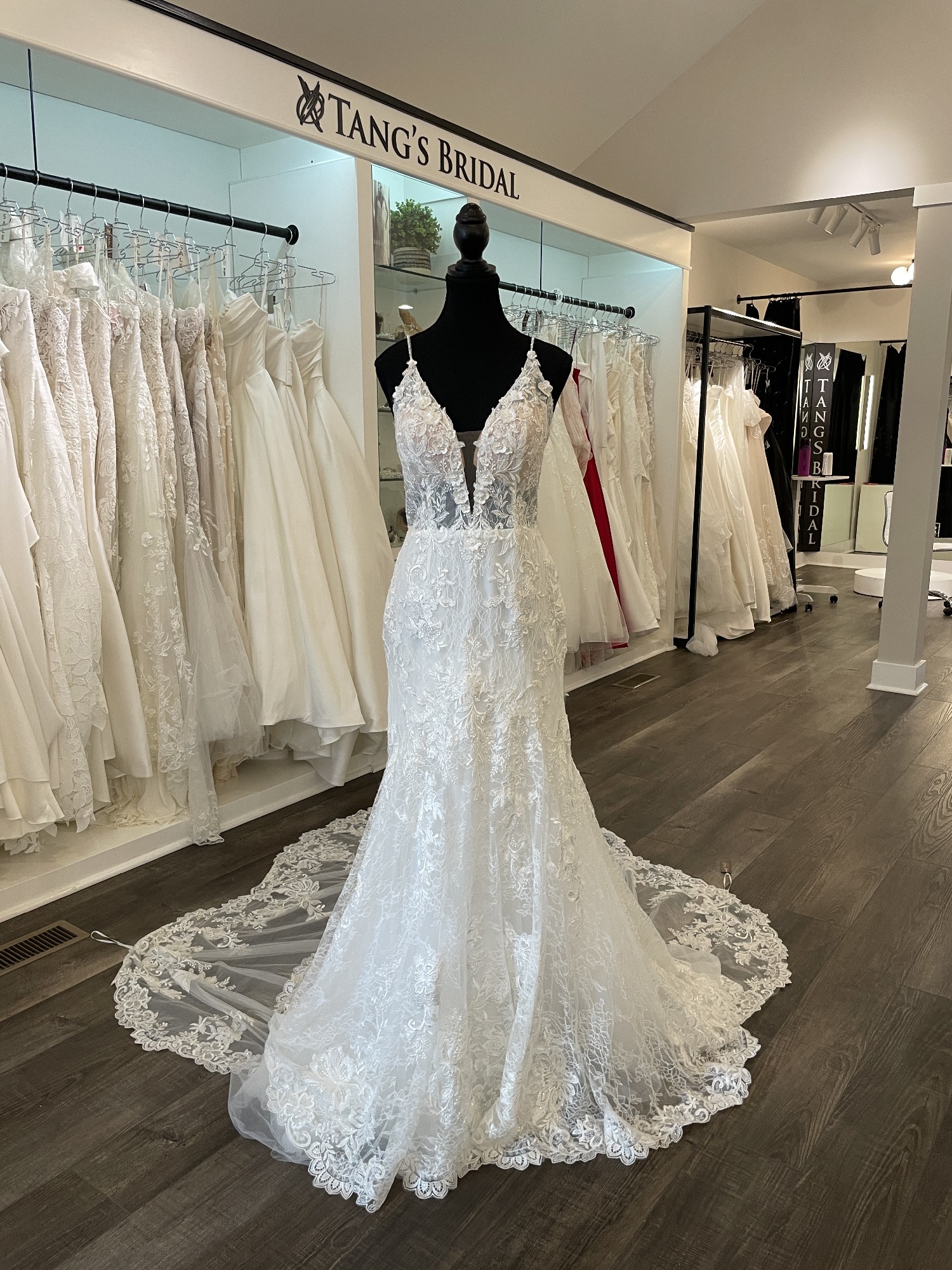 Pronovias, Shani Sample Wedding Dress Save 76% Stillwhite