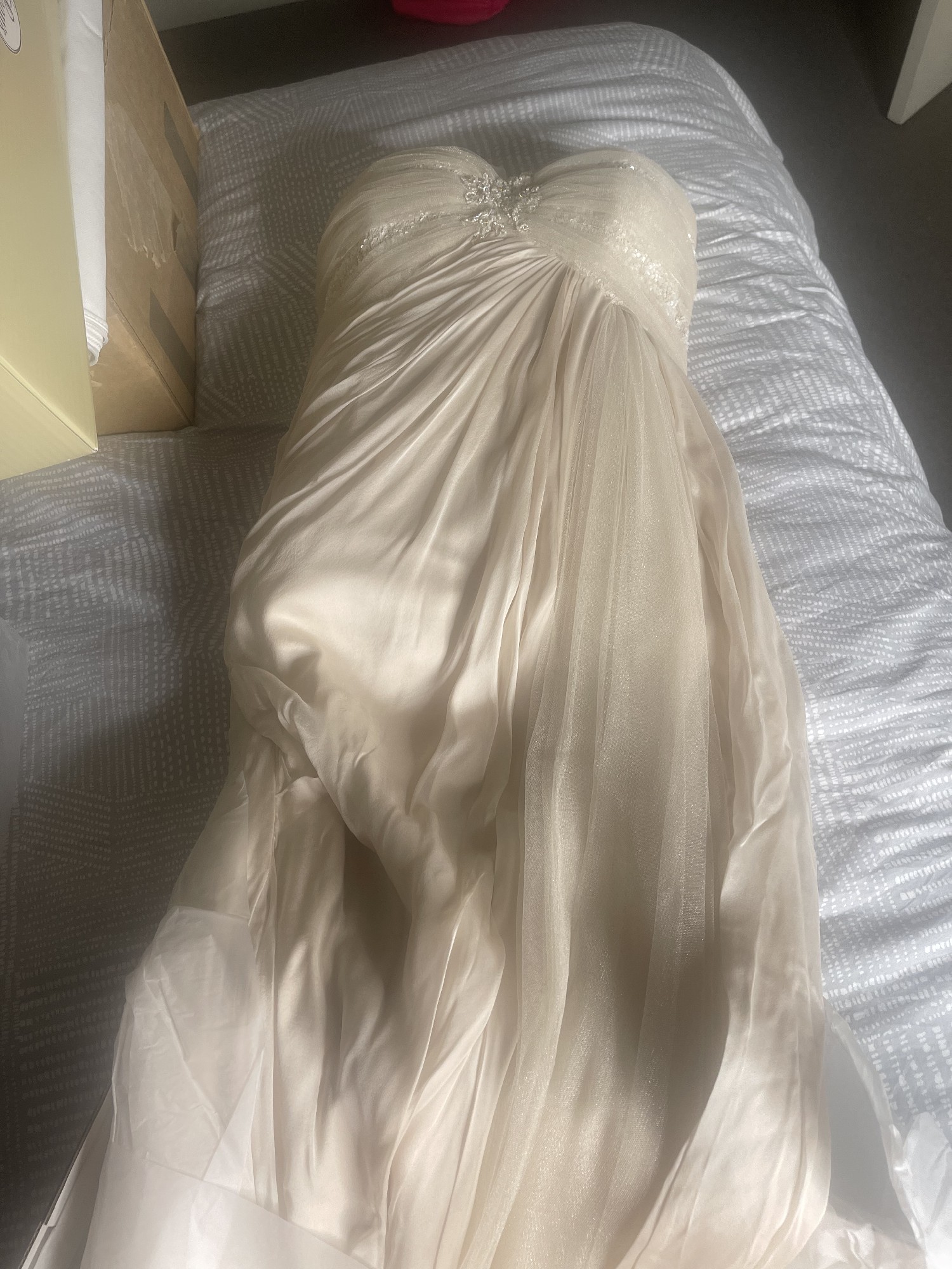 Elizabeth De Varga Wedding Dress - Stillwhite Elizabeth De Varga Wedding Dress - Stillwhite