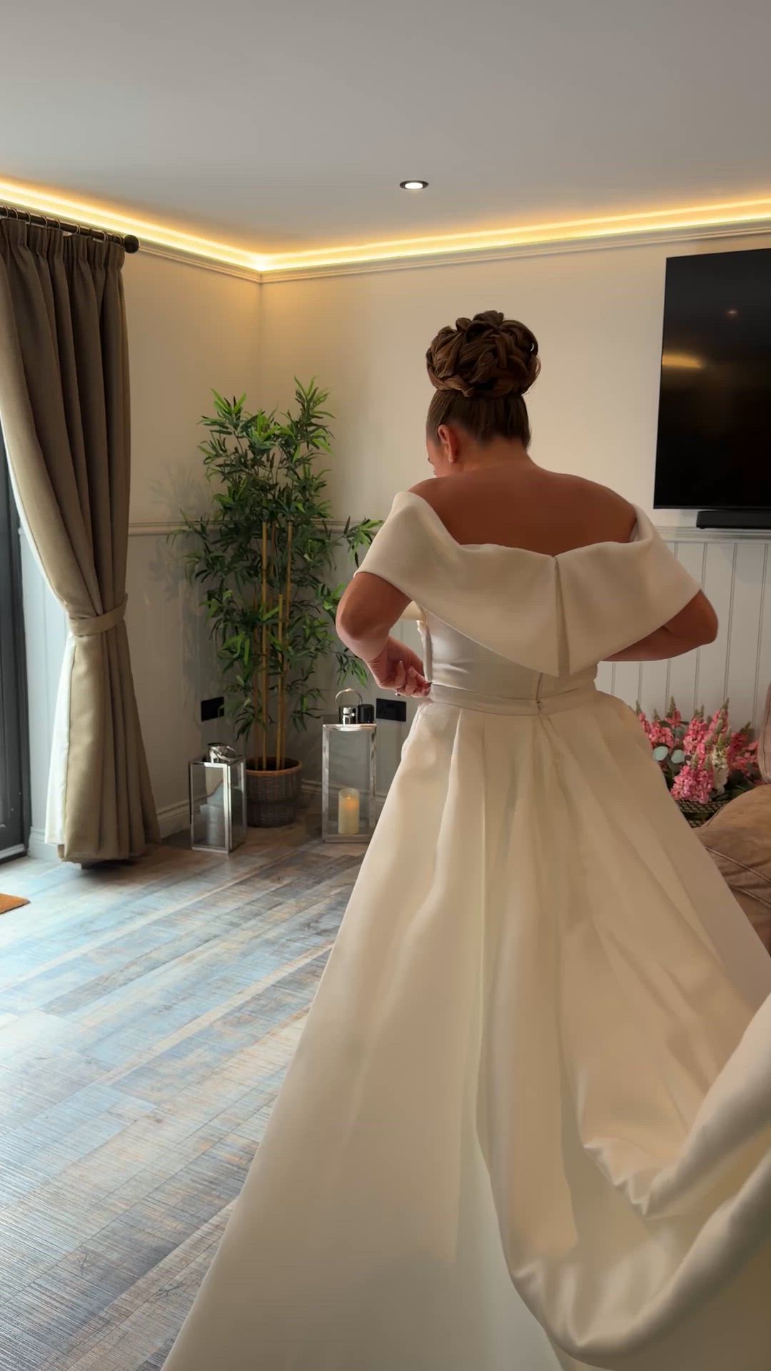 Eva Lendel, Jess gown