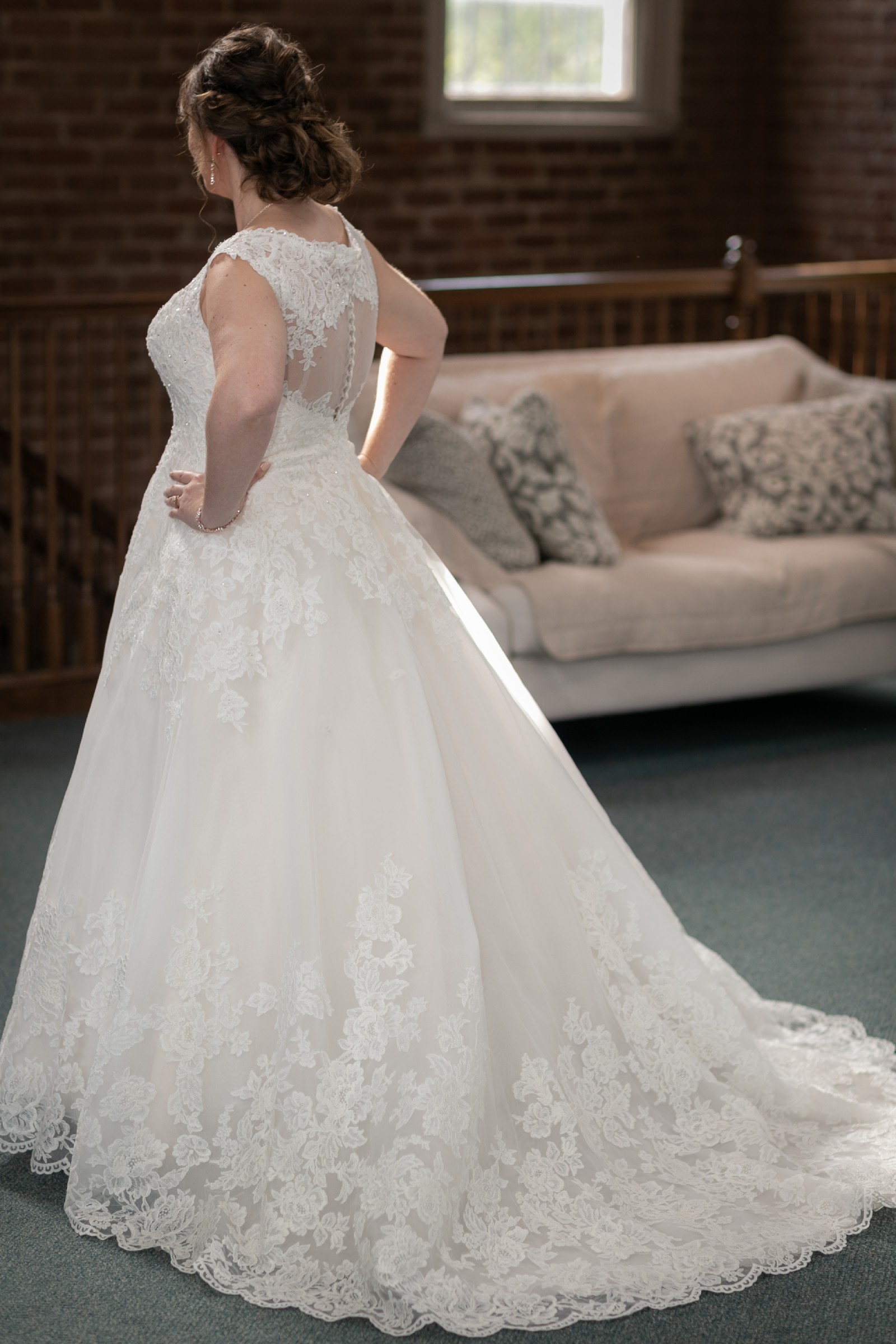 D3249 - Lace and Tulle Fit-and-Flare Wedding Dress with Scalloped