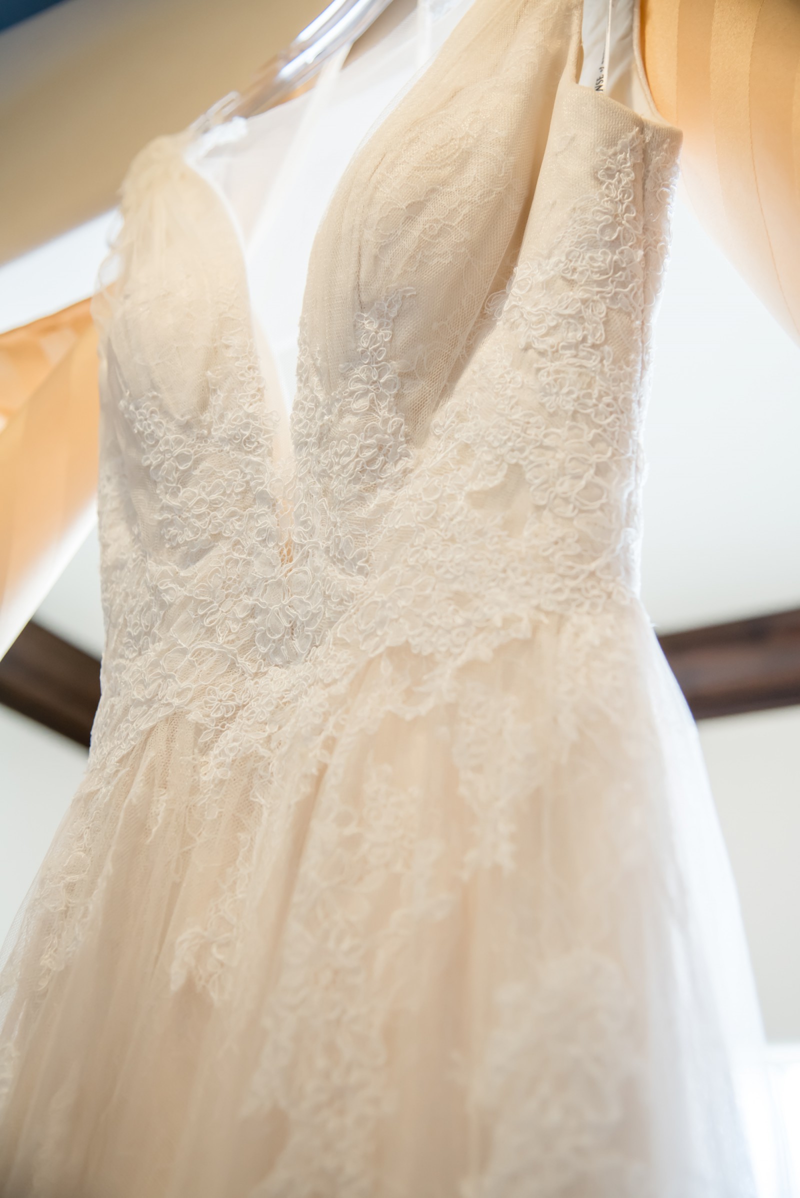 Essense of Australia D1929 Preowned Wedding Dress Save 57% - Stillwhite