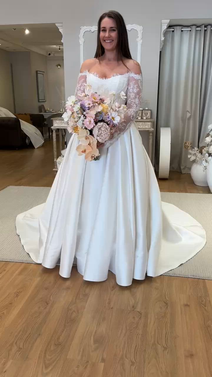 Blanche Bridal, Daphne