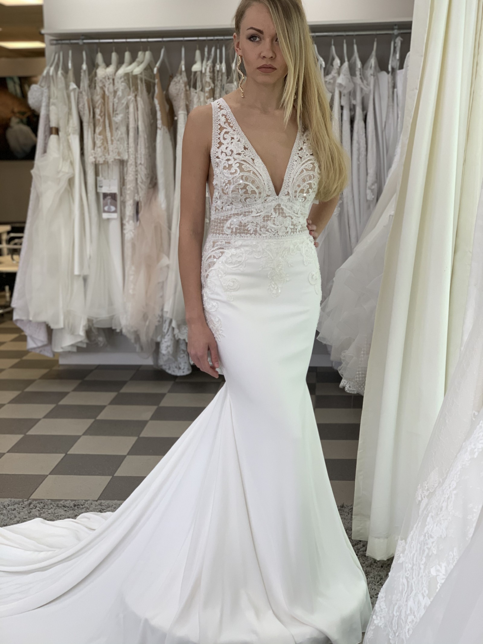 Pronovias Emily New Wedding Dress Save 15% - Stillwhite