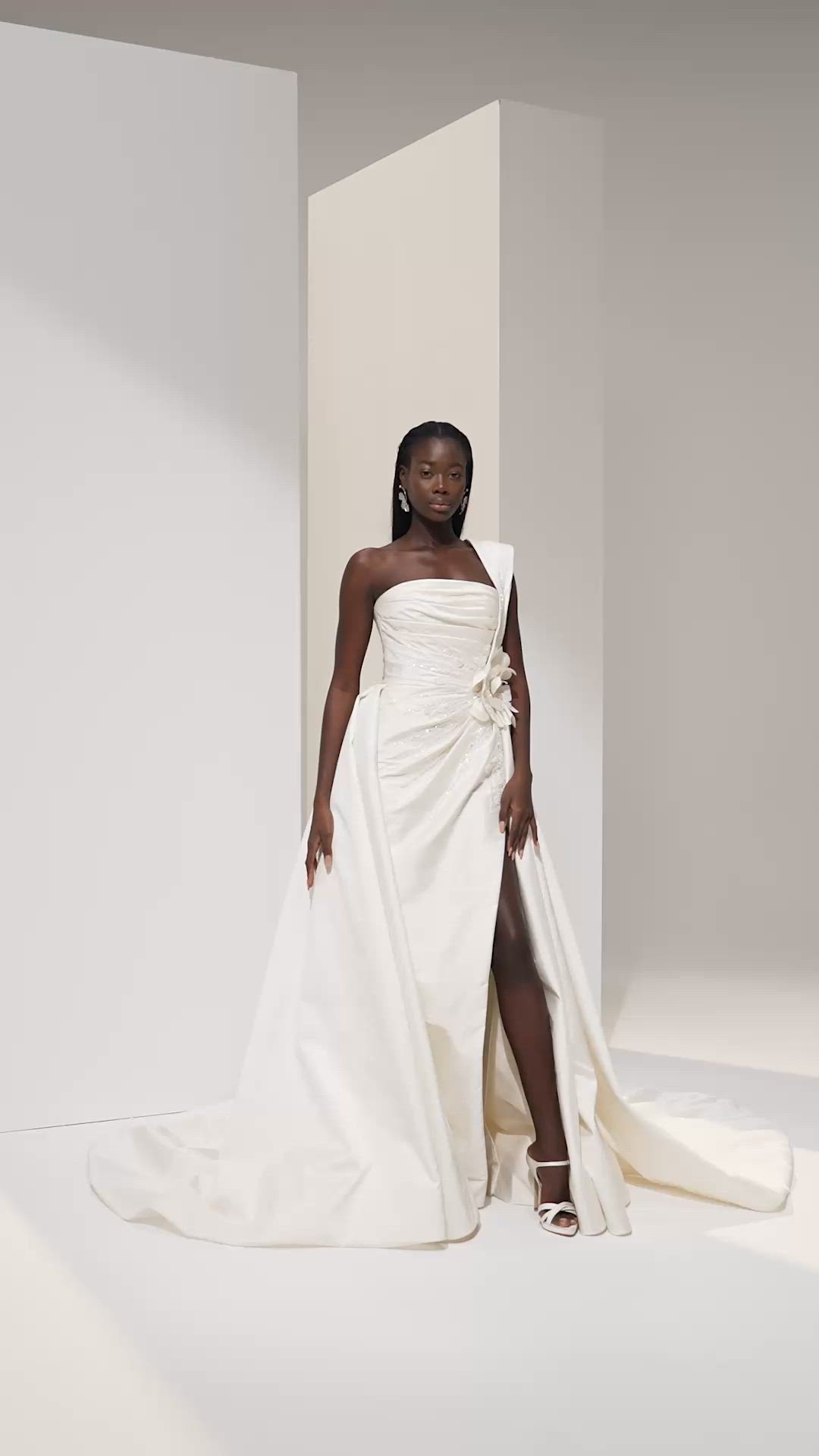 Tony Ward Couture, Lobelia