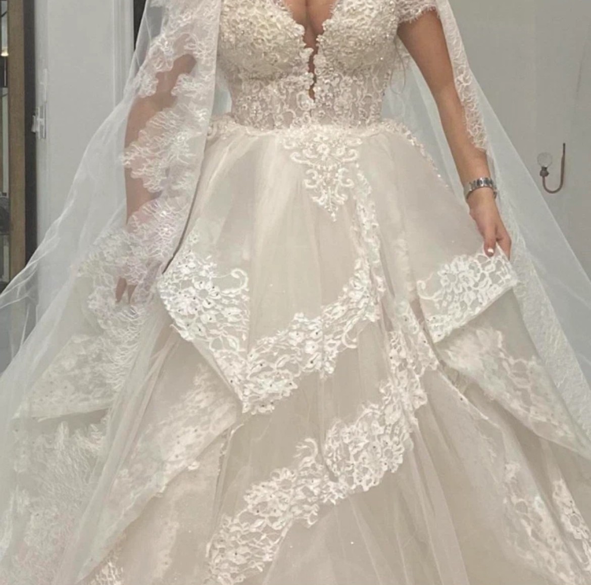 Esé Azenabor, Custom made