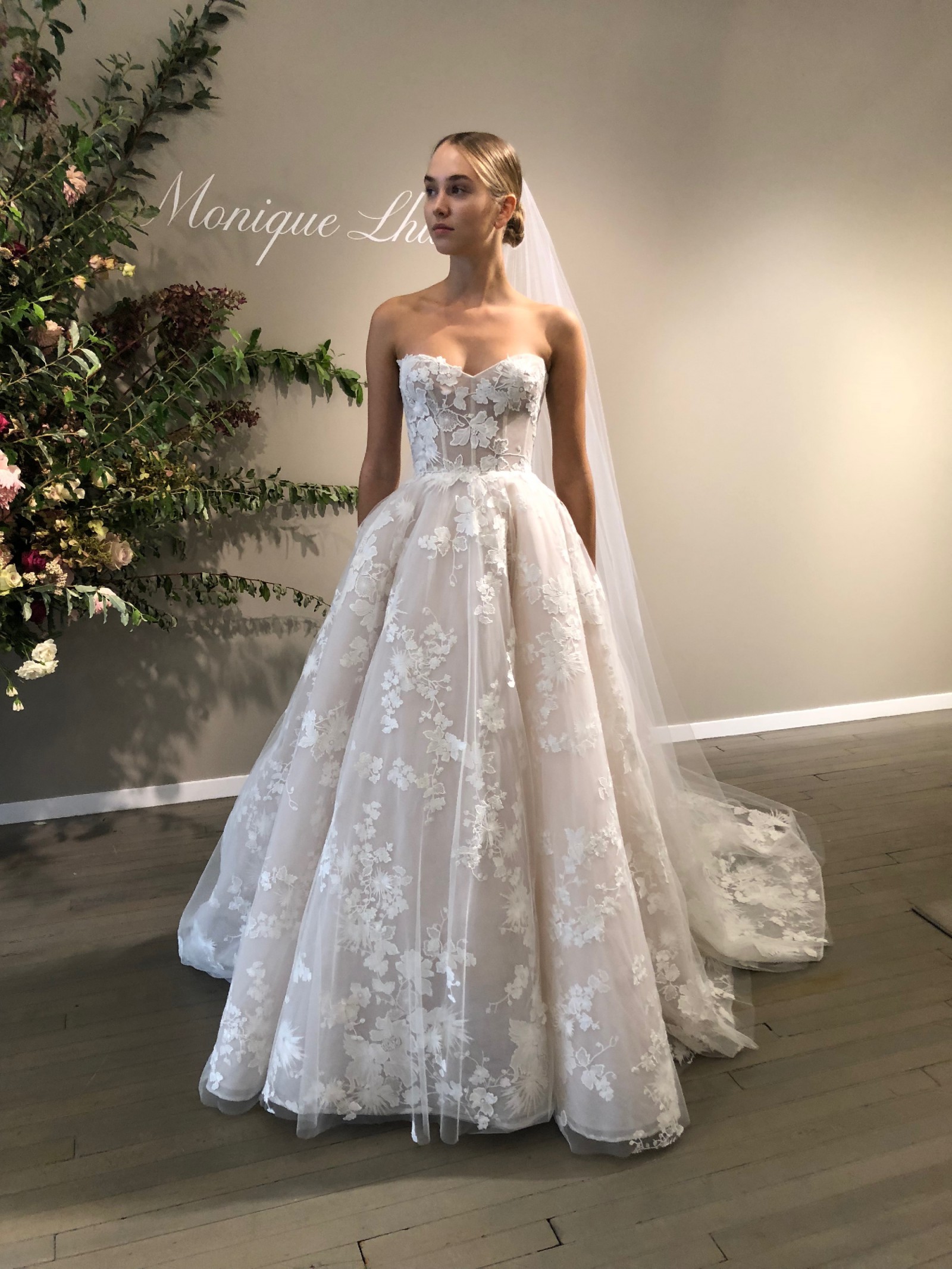 Monique lhuillier sale bridal fall 2019