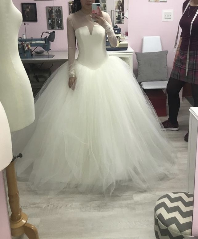 Vera Wang, Fernanda with sleeves & corset Used Wedding Dress Save