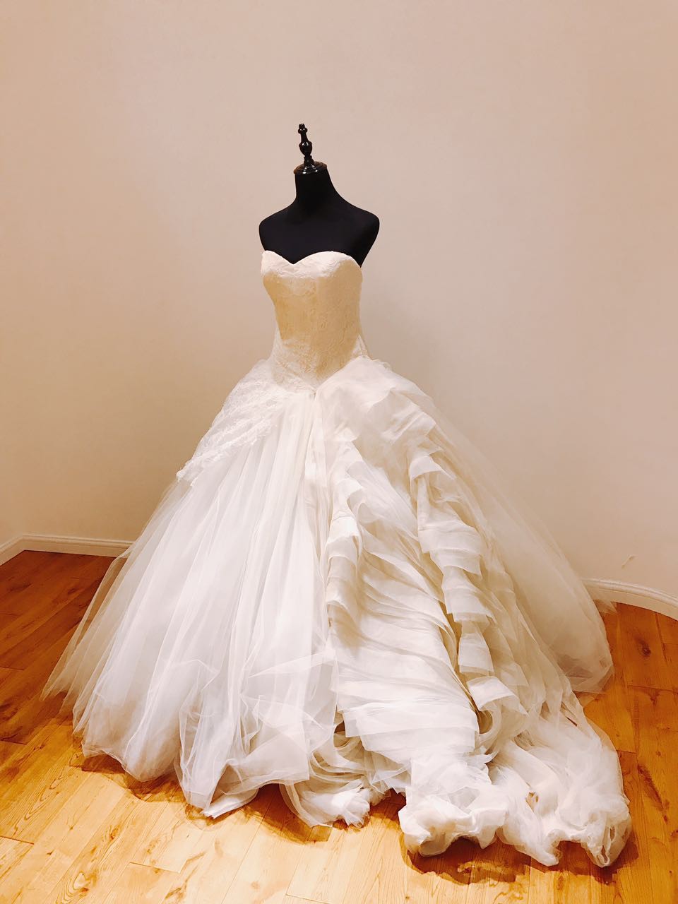 Vera Wang Lara Preloved Wedding Dress Save 61% - Stillwhite