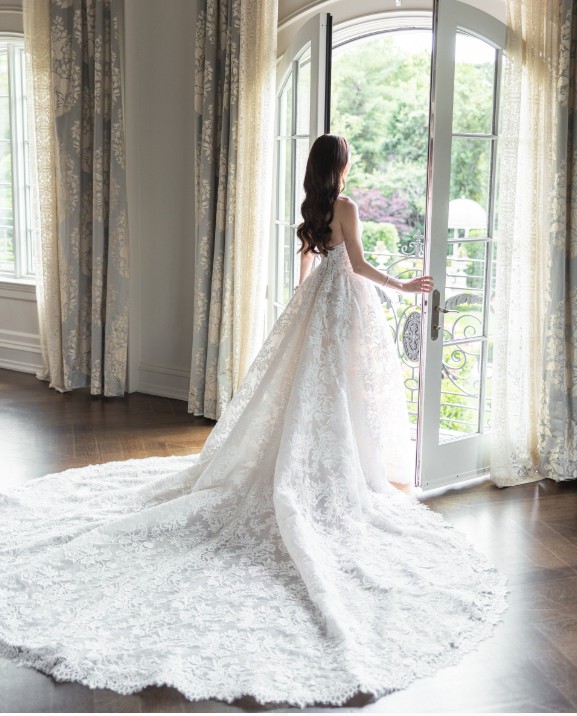 emilia monique lhuillier