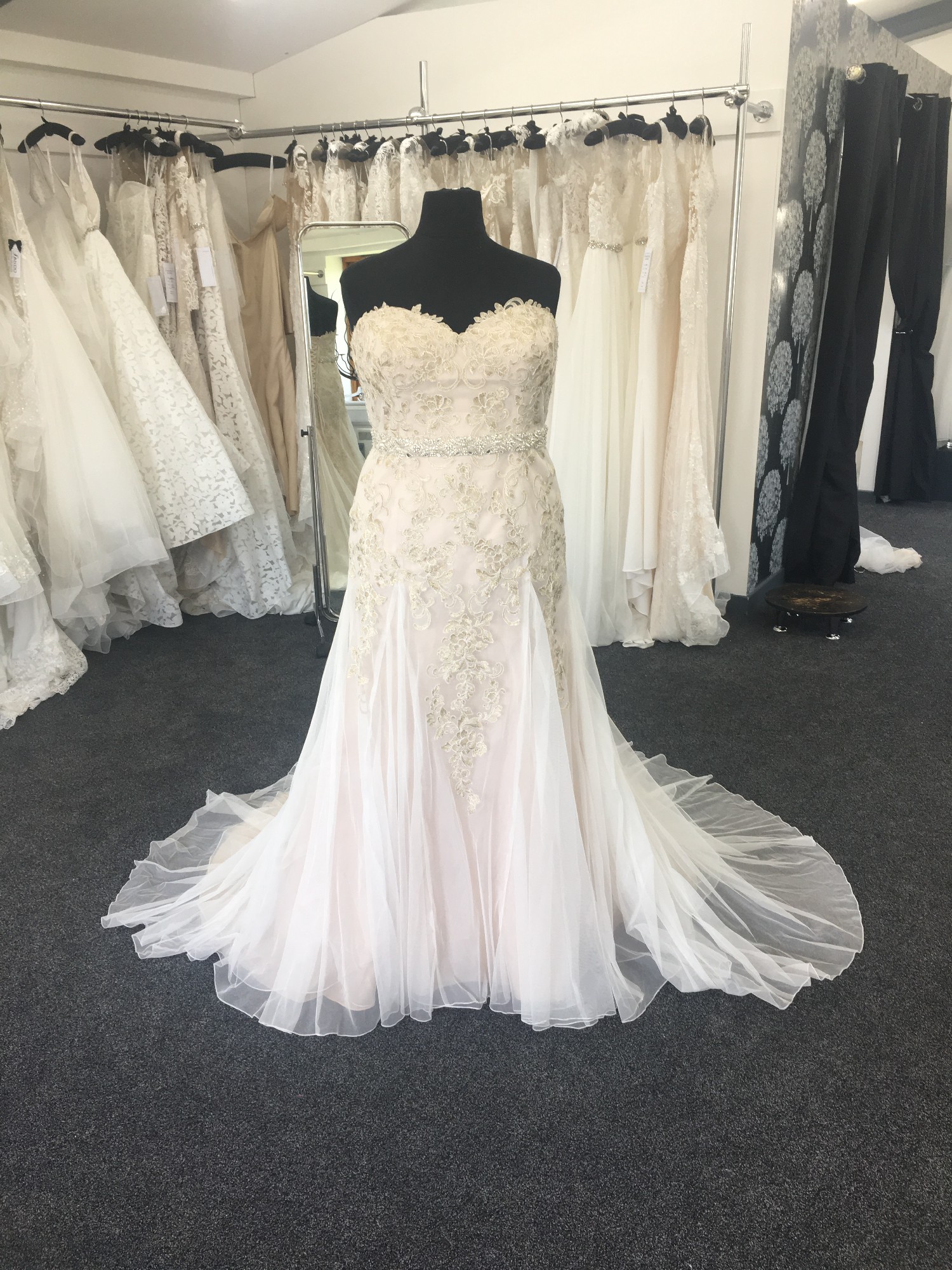 Confetti & Lace Sample Wedding Dress Save 74% - Stillwhite