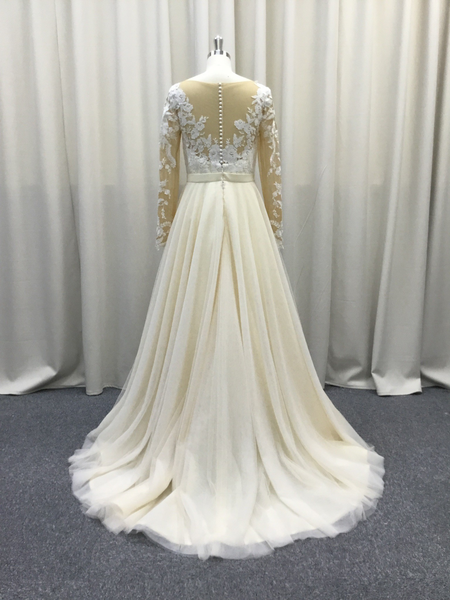 Anomalie 2-in-1 dress with overskirt and veil Preowned Wedding Dress ...