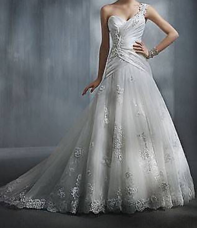  Alfred  Angelo  Sashira Second Hand Wedding  Dress  on Sale 52 