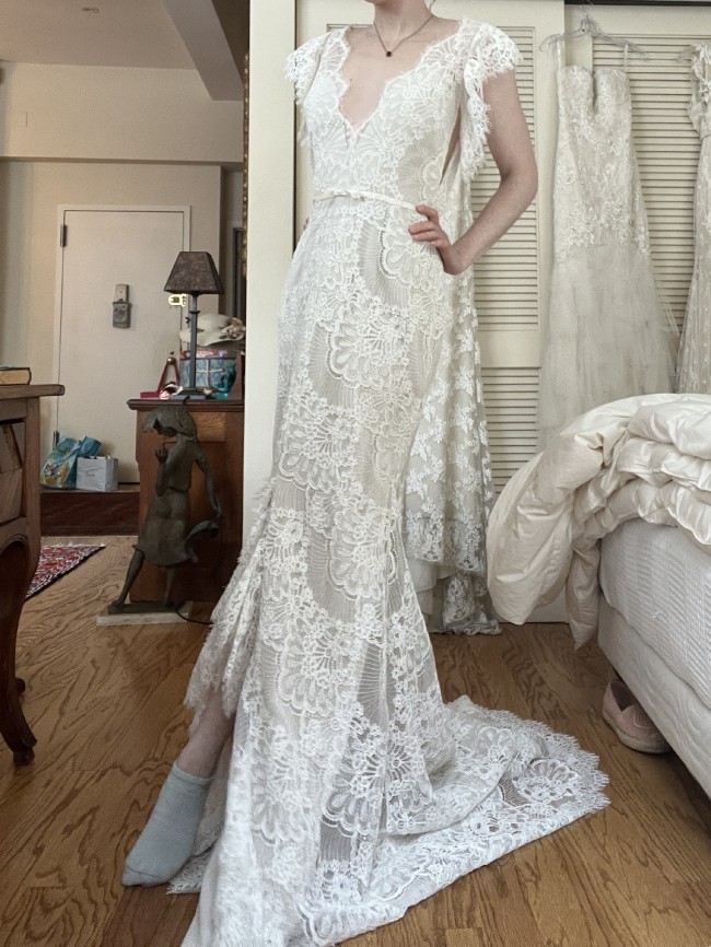 Lace Marchesa Notte V Neck Embroidered Gown $1095 New Marchesa Notte  Embroidered Guipure Lace Gown Navy
