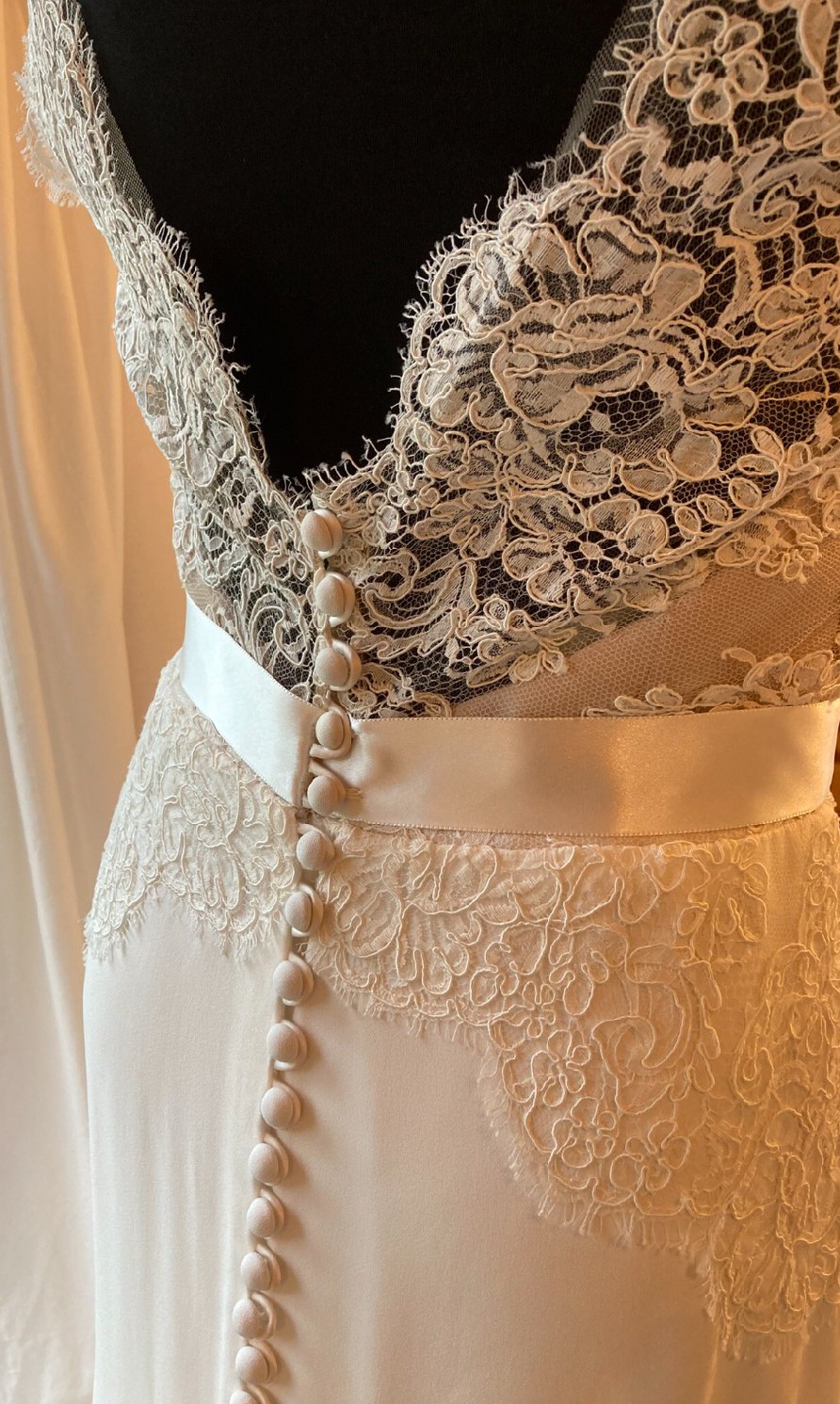 Suzanne Neville Sample Wedding Dress Save 69 Stillwhite