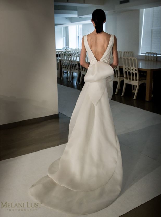 oscar de la renta bow wedding dress